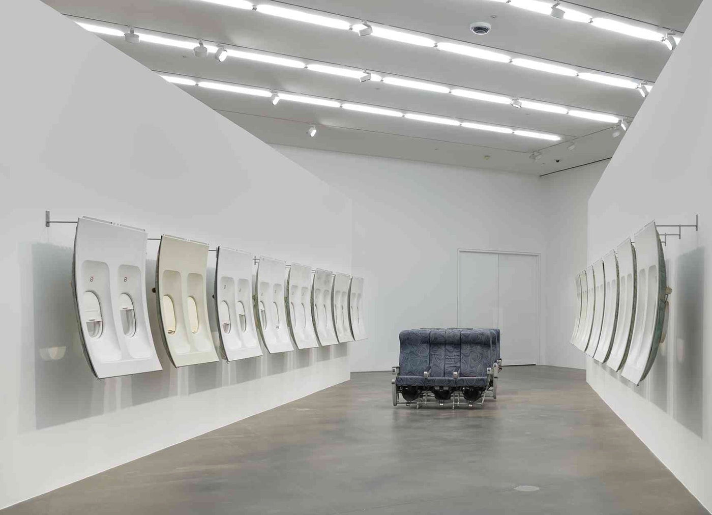 巴塞爾把最好的作品收起來：Art Basel 2026 新制 Basel Exclusive 上路，台東炸寒單登上 Statements